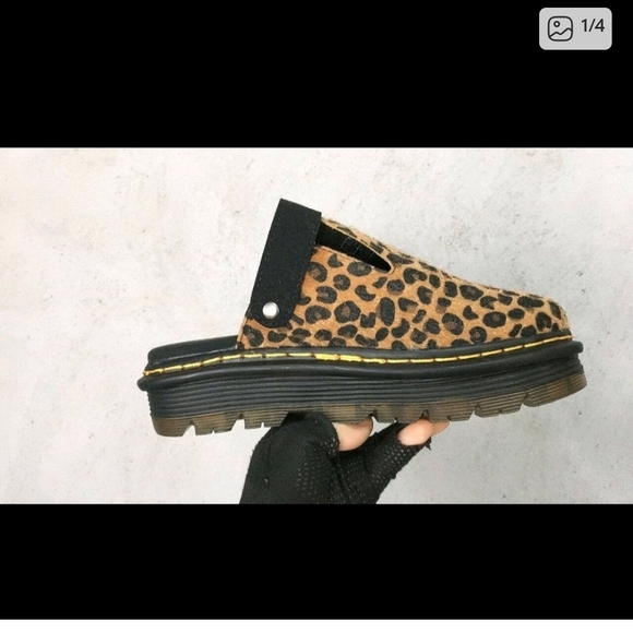 Leopard Print Women's Clogs - Picture 1 of 1